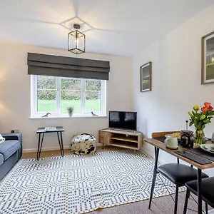 https://blenheim-close.tophotelsbath.com