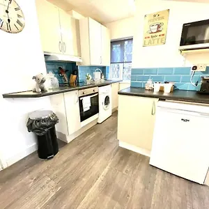 https://serene-and-cozy-1-bedroom-house-with-parking.cambridgehotelsuk.com