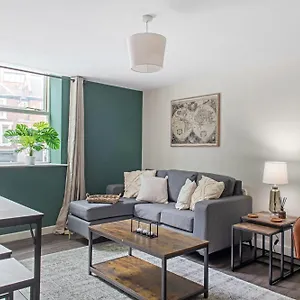 https://apt-spacious-2-bedroom-great-location.hotelsin-nottingham.com